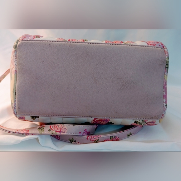 Betsy Johnson handbag with detachable shoulder strap. - Picture 7 of 12